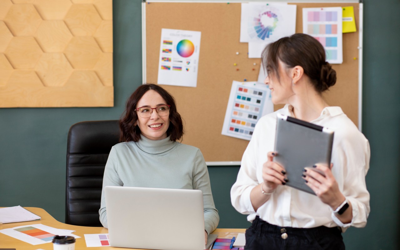 Chart comparing KPIs for measuring turnover rate and retention strategies in a company